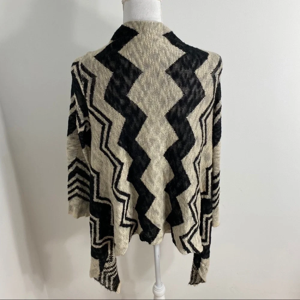 Maurices Zig Zag Striped Sweater Women’s Medium